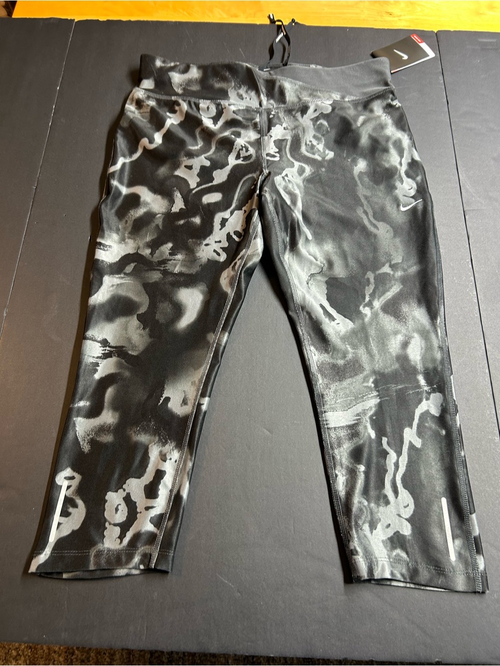 Nike Black & Gray Marble Capri Leggings, NWT, size Large